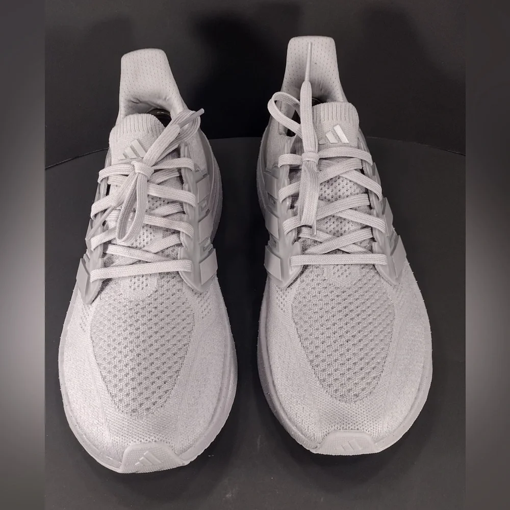 Adidas Men's Gray Running Shoes size 7.5 pre Owned Exellent condition